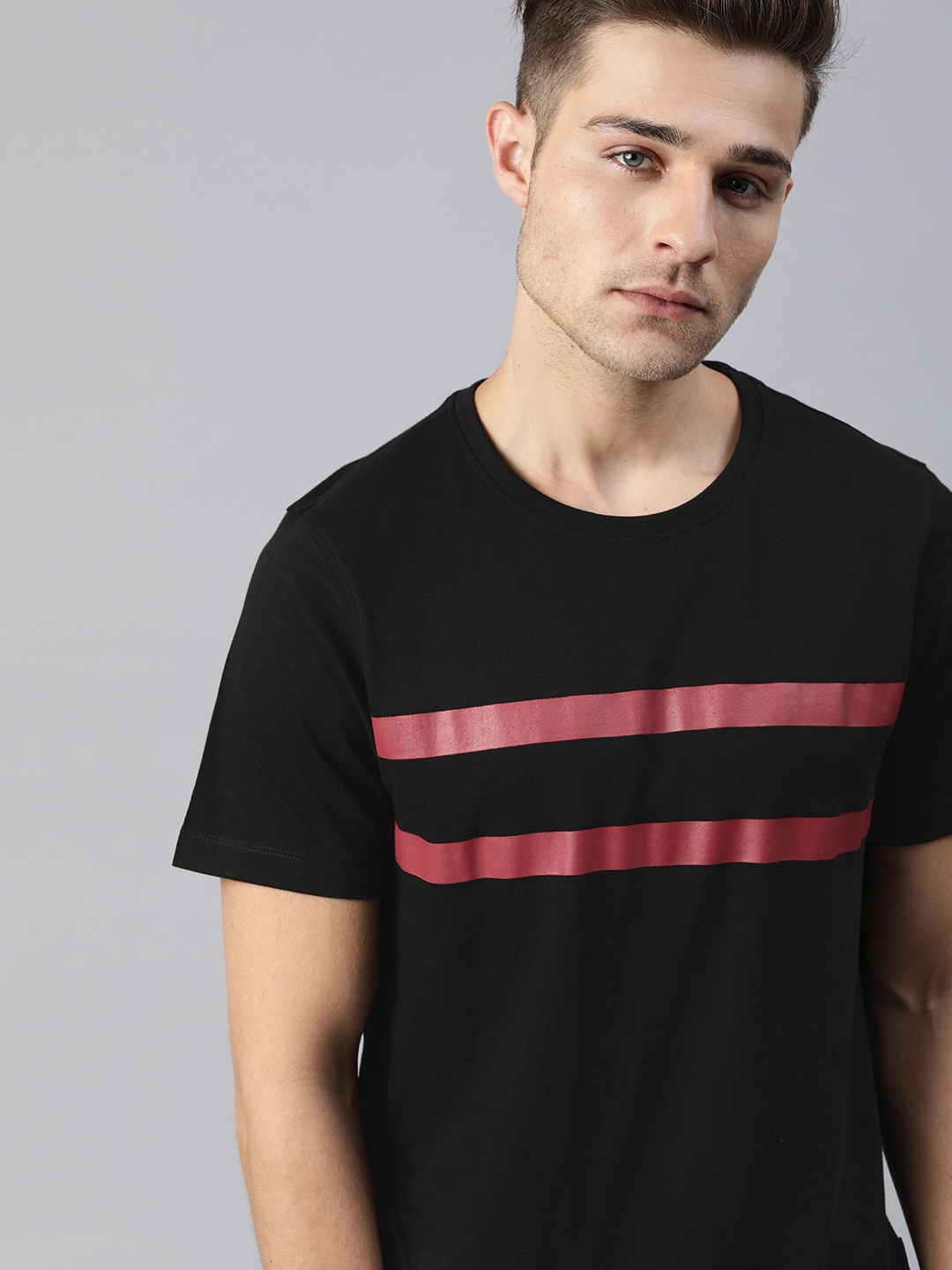 

Roadster Men Black Red Striped Round Neck Pure Cotton T-shirt