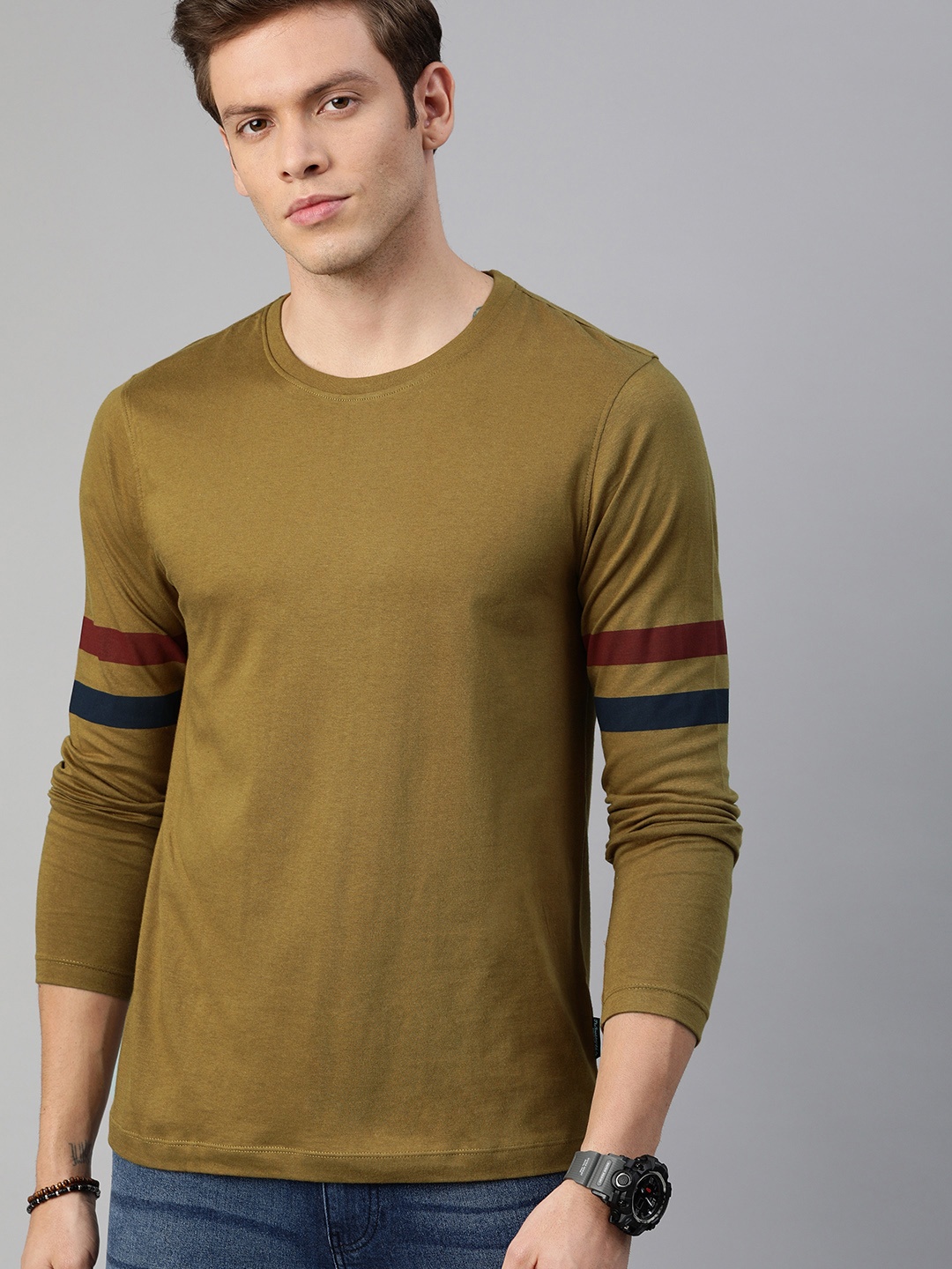 

Roadster Men Olive Green Solid Round Neck Pure Cotton T-shirt with Stripe detail