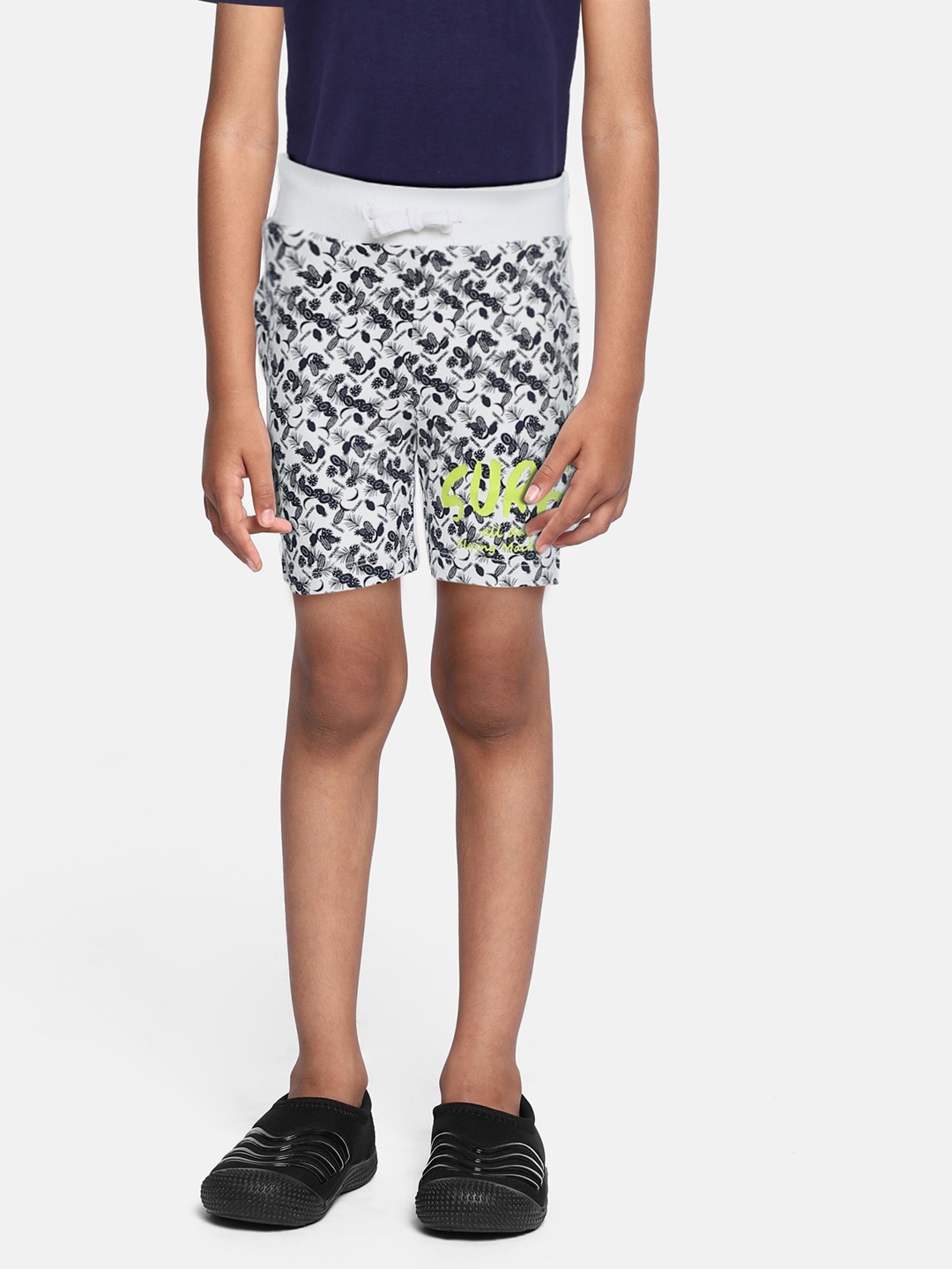 

Flying Machine Boys White & Navy Blue Printed Regular Fit Regular Shorts