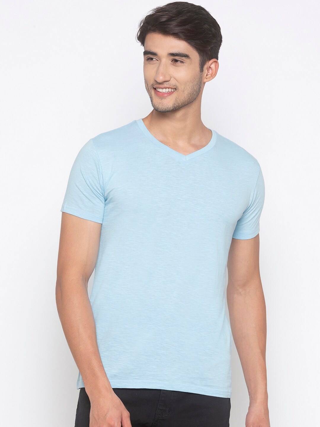 

Globus Men Blue Solid V-Neck Slim Fit T-shirt