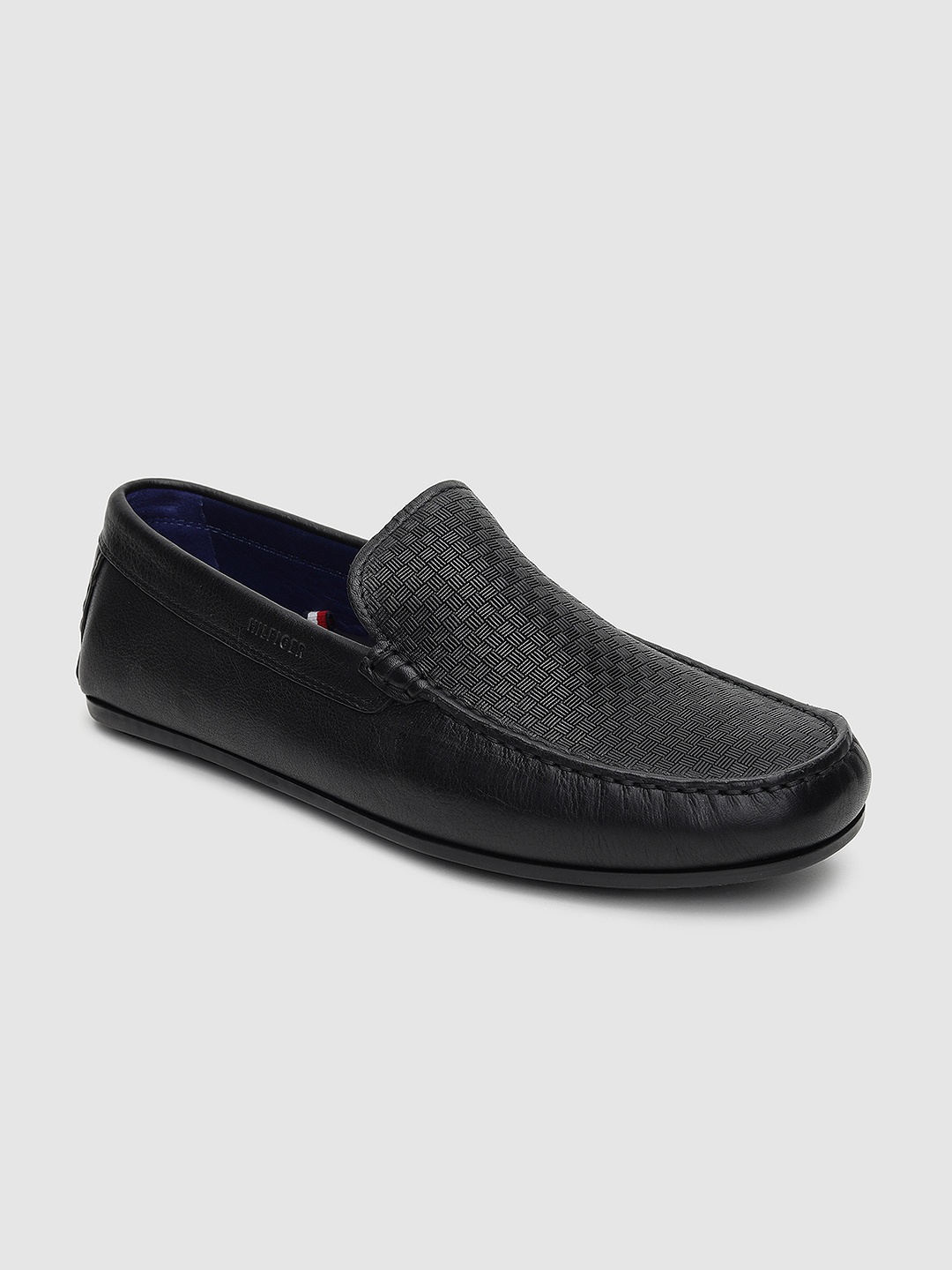 

Tommy Hilfiger Men Black Textured Leather Loafers