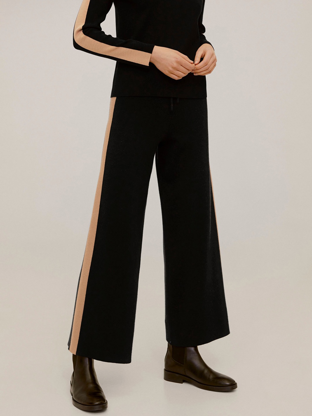 

MANGO Women Black & Beige Regular Fit Solid Parallel Trousers