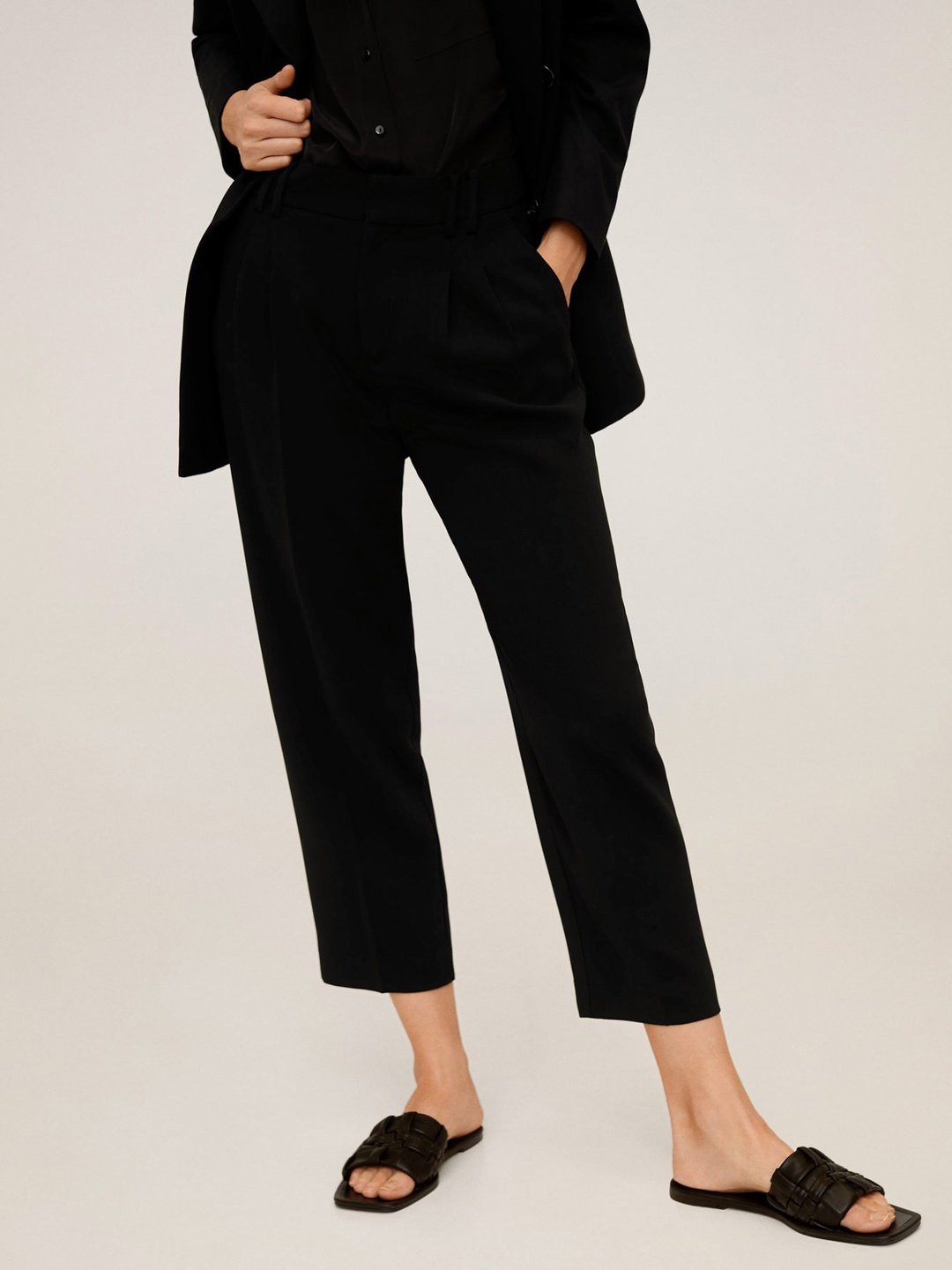 

MANGO Women Black Regular Fit Solid Cropped Trousers