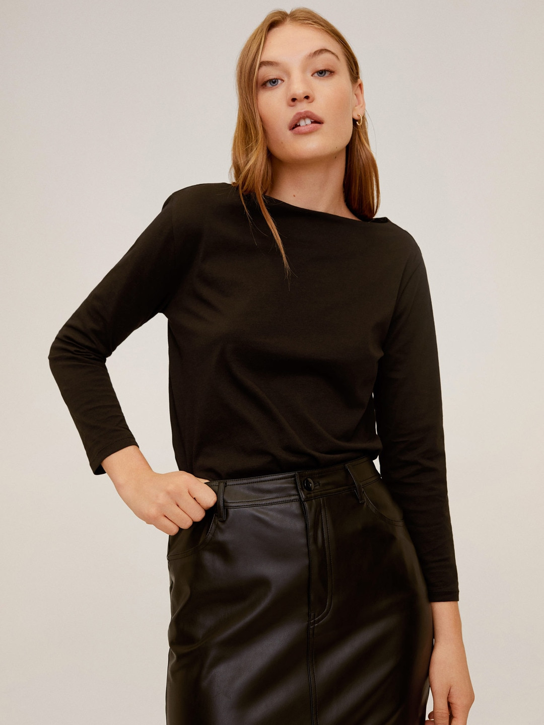 

MANGO Women Black Solid Boat Neck T-Sustainable Shirt