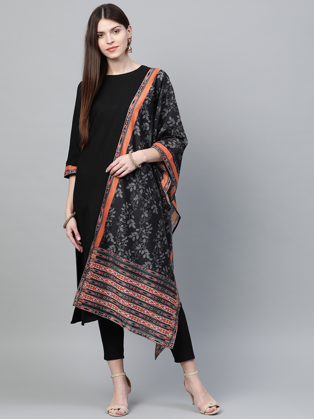 

ZIYAA Women Black & White Solid Kurta with Trousers & Dupatta