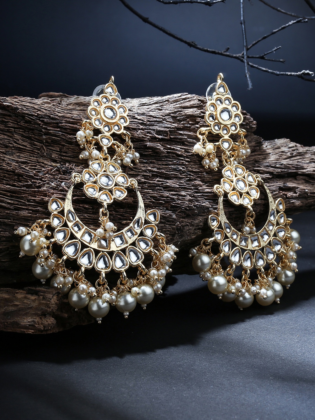 

LAIDA Gold-Plated Kundan Embellished Crescent Shaped Chandbalis