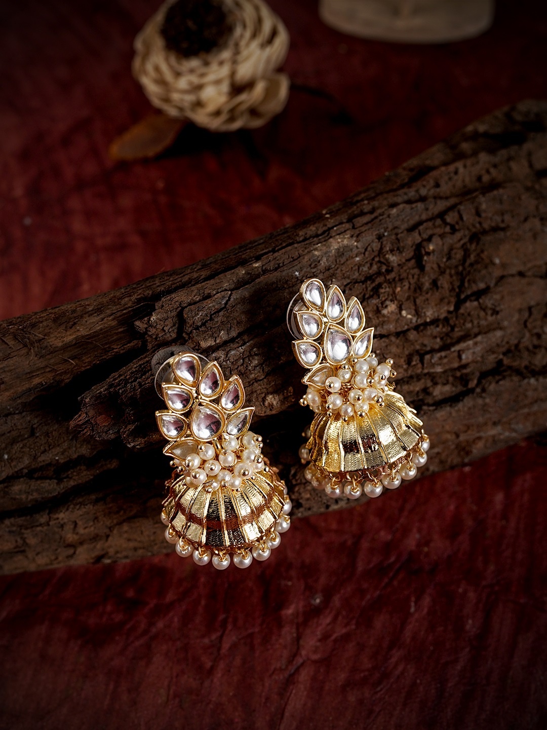 

LAIDA Gold-Plated Kundan Embellished Crescent Shaped Chandbalis
