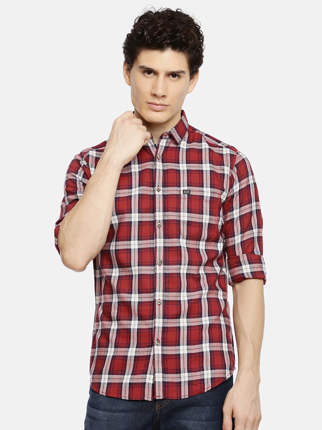 

The Indian Garage Co Men Red & Off-White Slim Fit Checked Casual Shirt
