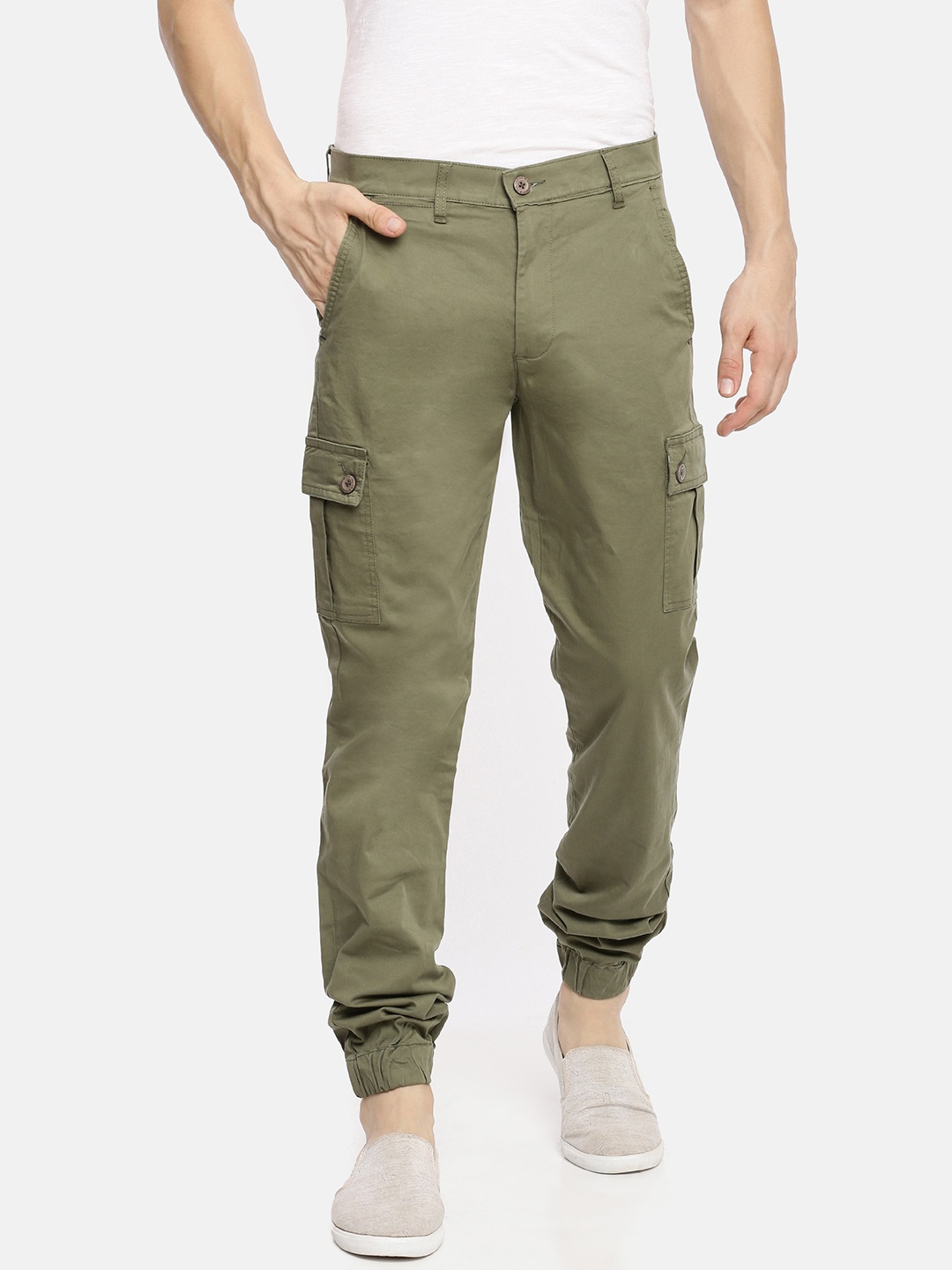 

The Indian Garage Co Men Slim Fit Solid Cargos Joggers, Olive