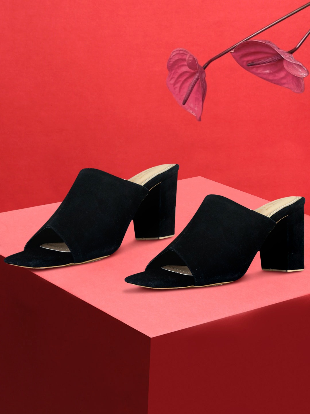 

Kenneth Cole Women Black Solid Mules