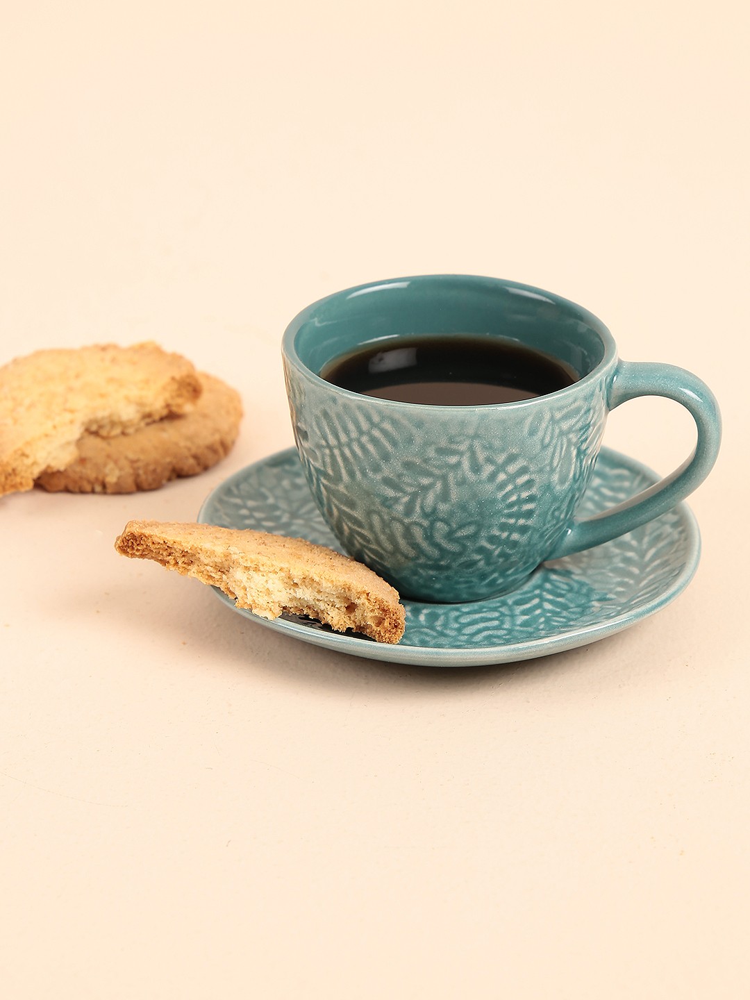 

Chumbak Unisex Green Textured Ceramic Outdoor Tea Cup & Saucer
