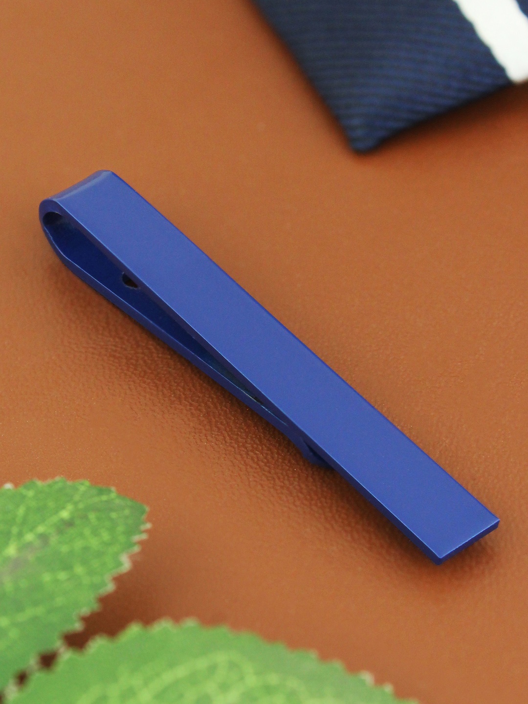 

PELUCHE Unisex Blue Solid Slim Tie Pin