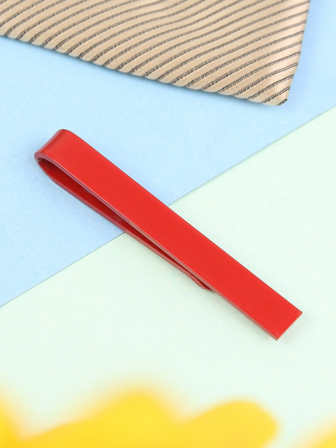 

PELUCHE Unisex Red Solid Slim Tie Pin