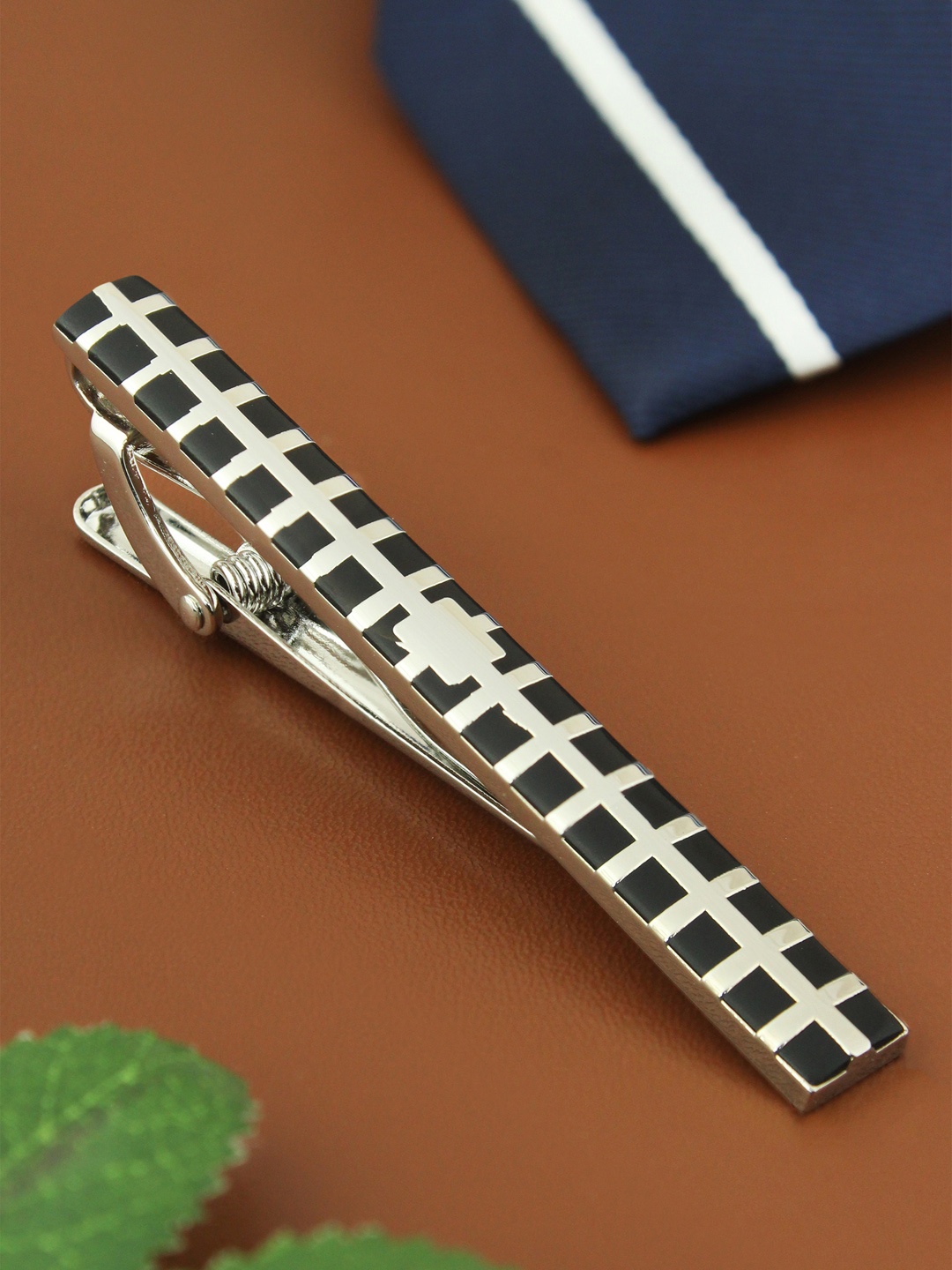 

PELUCHE Unisex Silver-Toned & Black Enamelled Mr. Dapper Rock The Party Tie Pin
