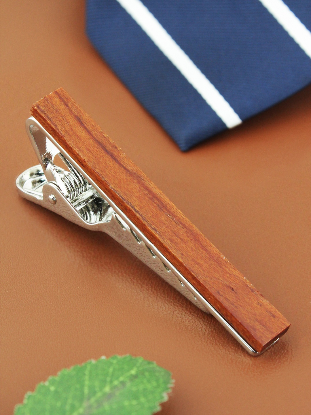 

PELUCHE Unisex Silver-Toned & Brown Teak Wood Walnut Tie Pin