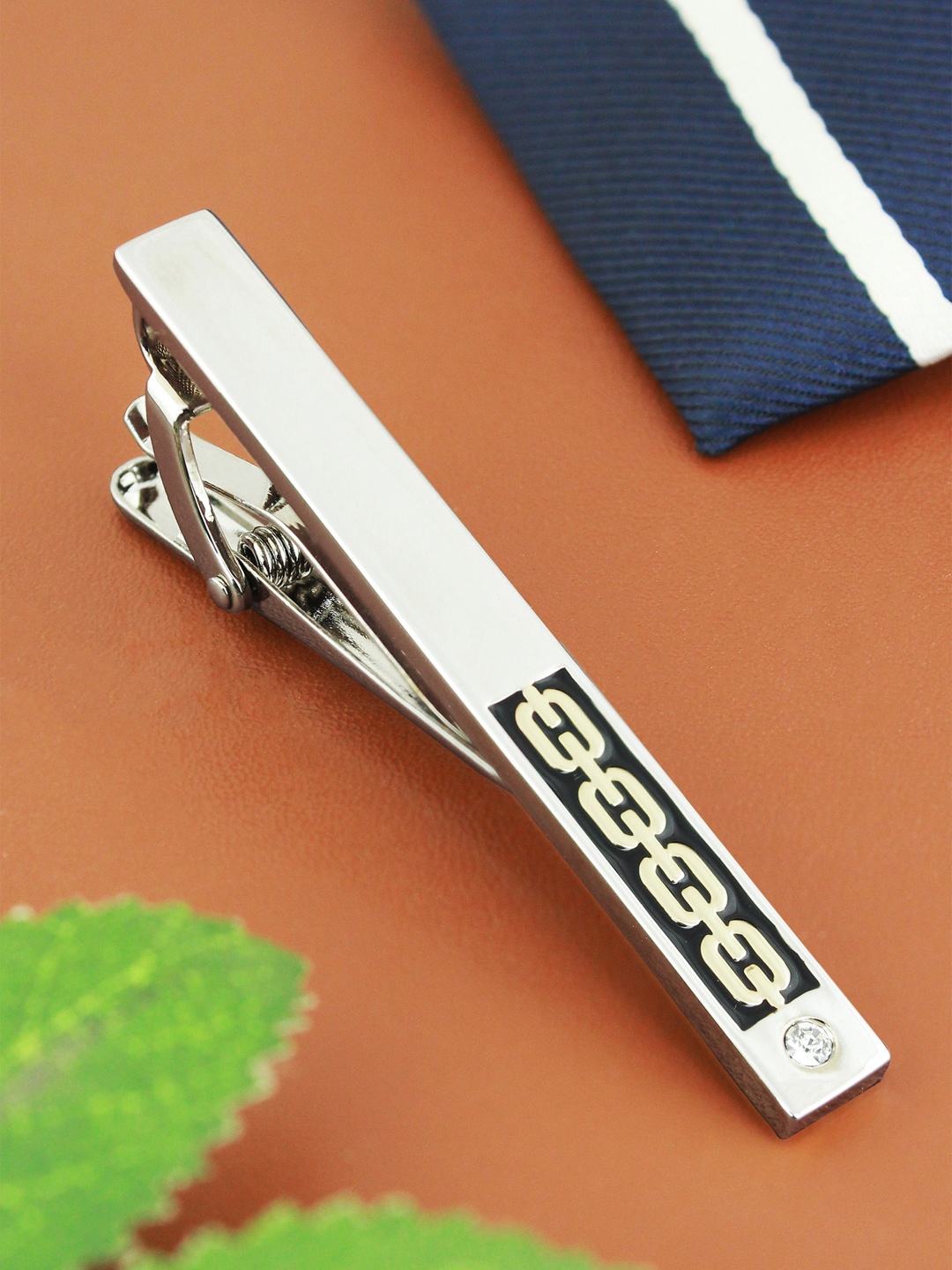 

PELUCHE Unisex Gold-Toned & Black American Crystal-Studded Enamelled Egyptian King Tie Pin