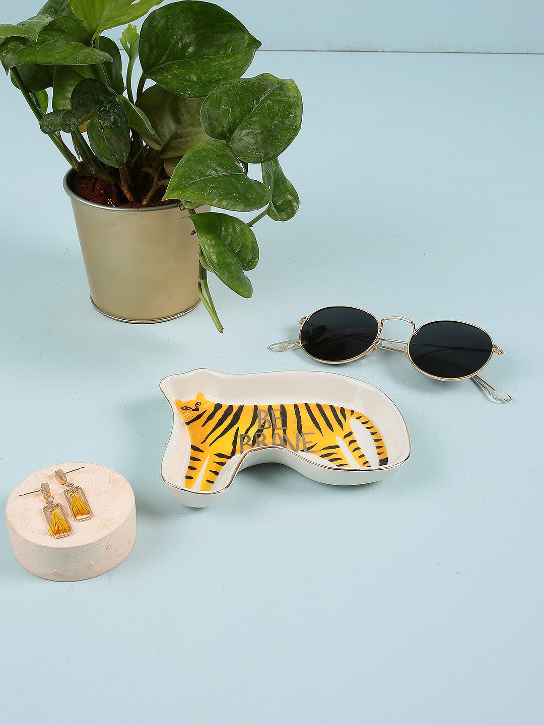 

Chumbak Yellow & White Printed Tray