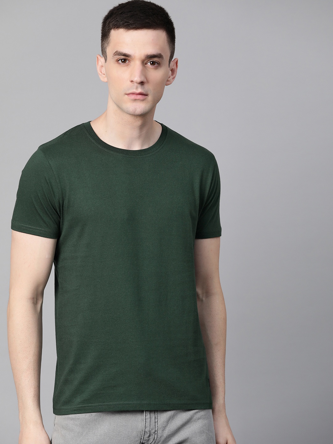 

Roadster Men Green Solid Round Neck T-shirt