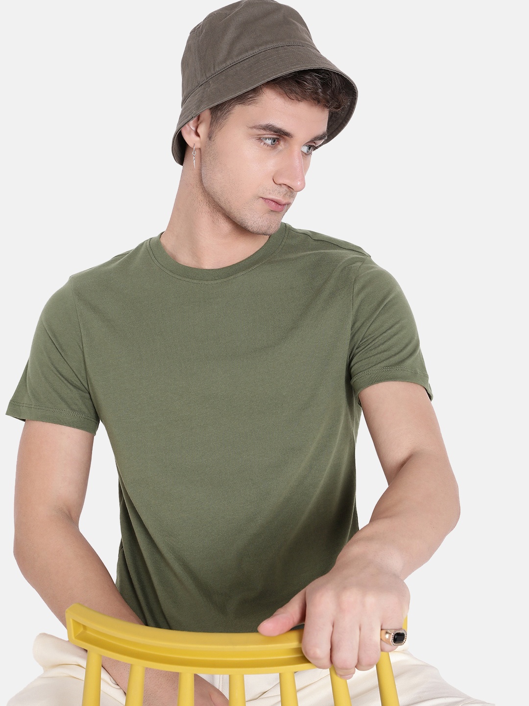 

Roadster Men Olive Green Solid Round Neck T-shirt