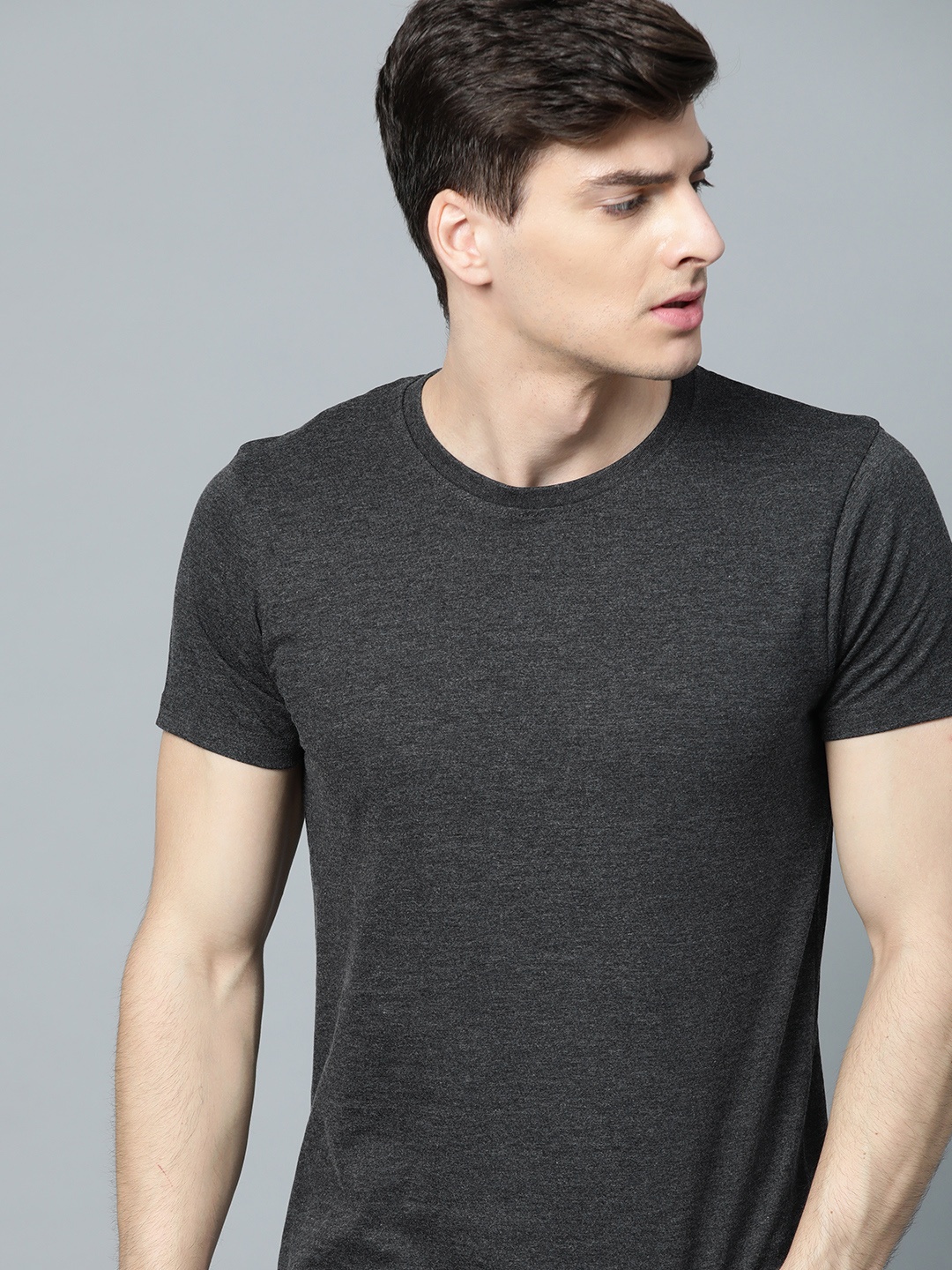 

Roadster Men Charcoal Grey Solid Round Neck T-shirt