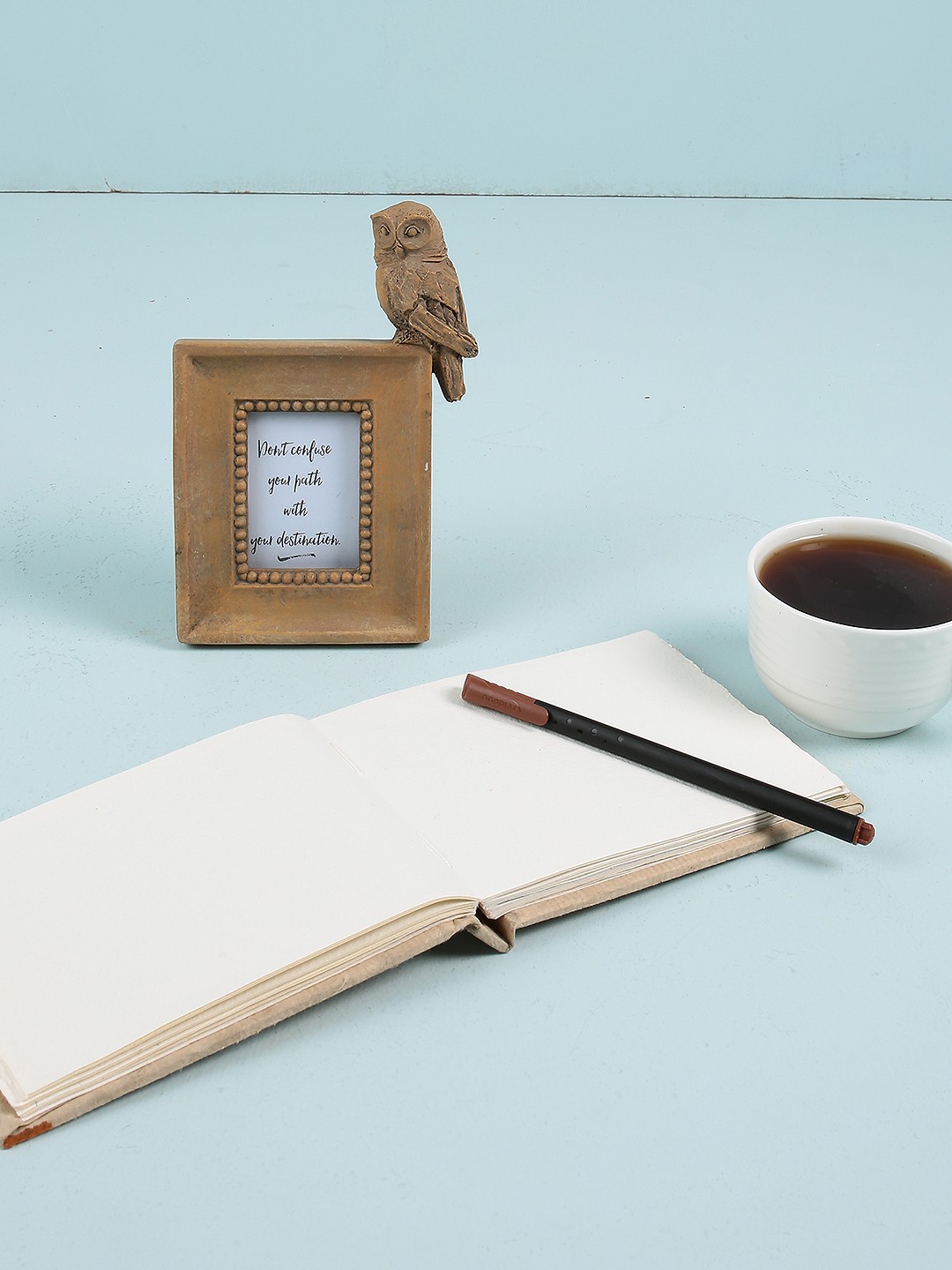

Chumbak Unisex Brown Polyresin Wooded Memories Table-Top Photo Frame