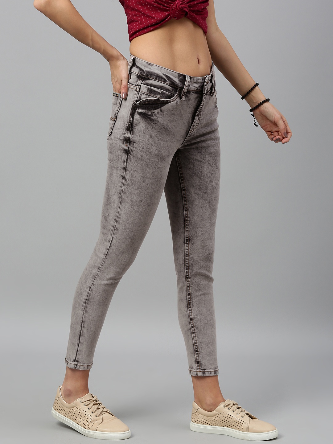

Roadster Women Grey Skinny Fit Mid-Rise Clean Look Stretchable Cropped Jeans
