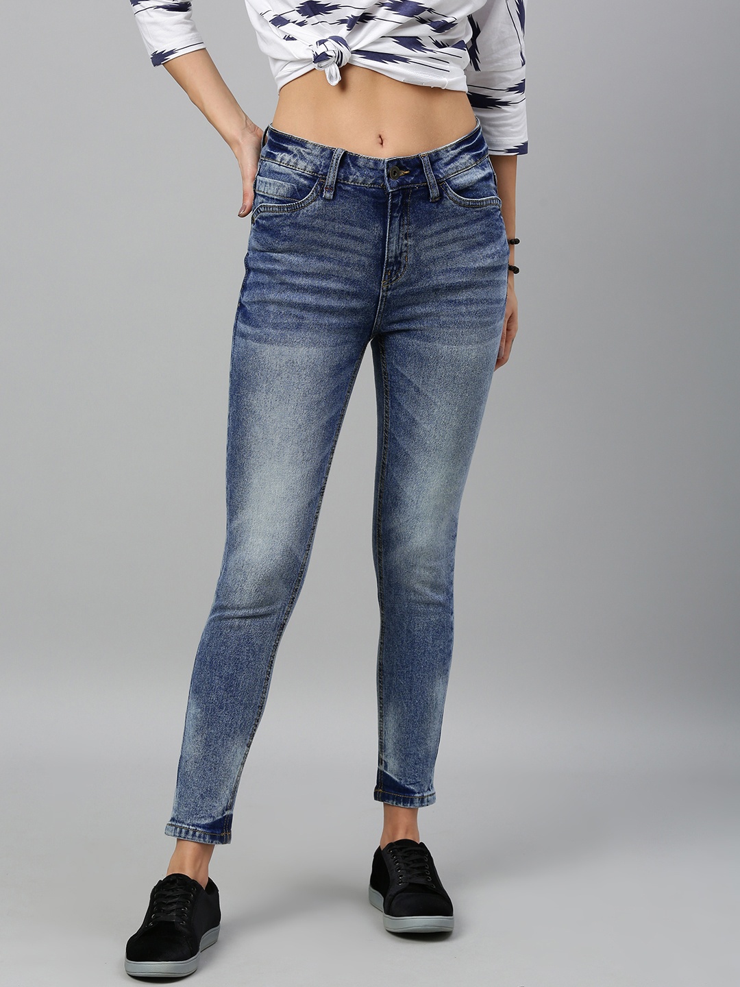 

Roadster Women Blue Skinny Fit Mid-Rise Clean Look Stretchable Cropped Jeans