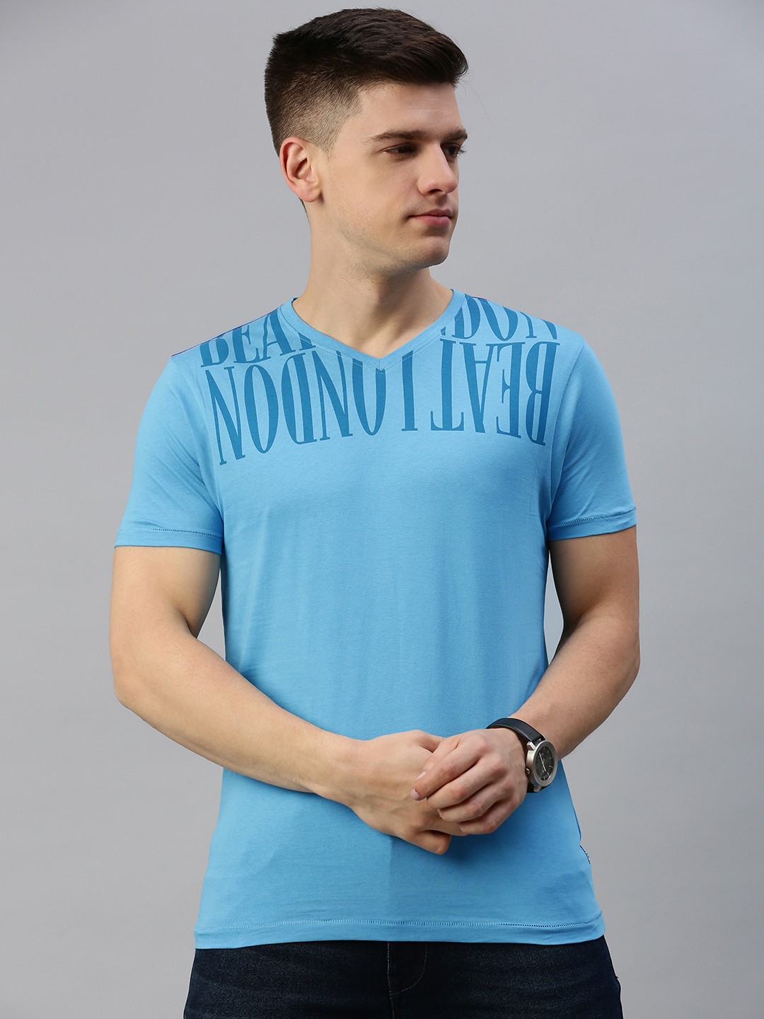

BEAT LONDON by PEPE JEANS Men Blue Slim Fit Printed V-Neck Pure Cotton T-shirt