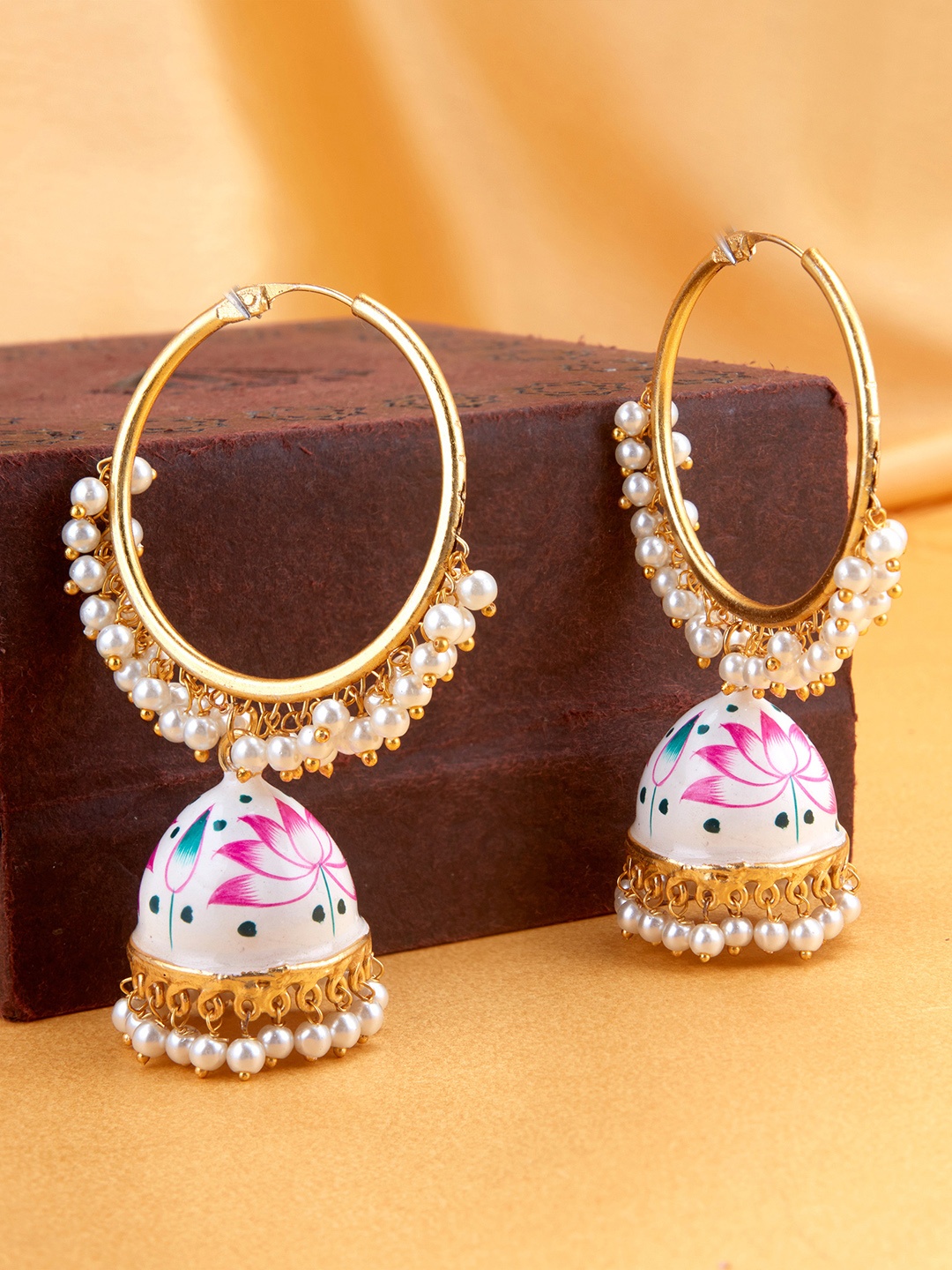 

Peora White & Gold-Toned Circular Enamelled Hoop Earrings