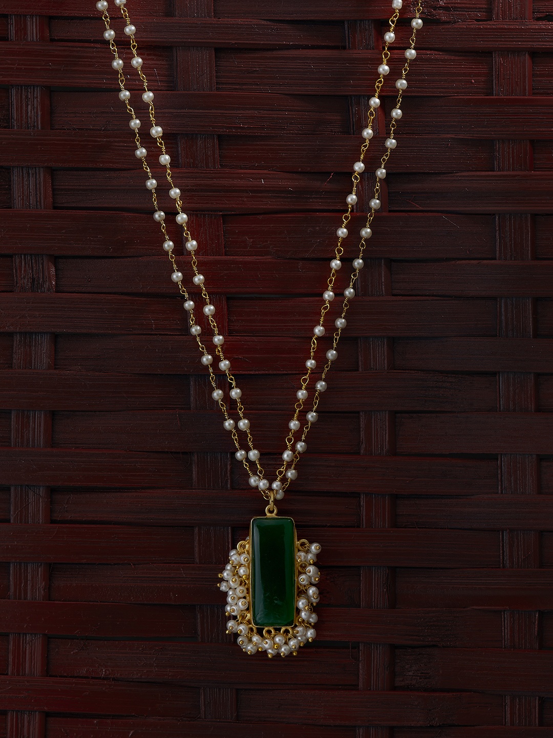 

Peora Women Green & Gold-Toned Square Pendant With Chain
