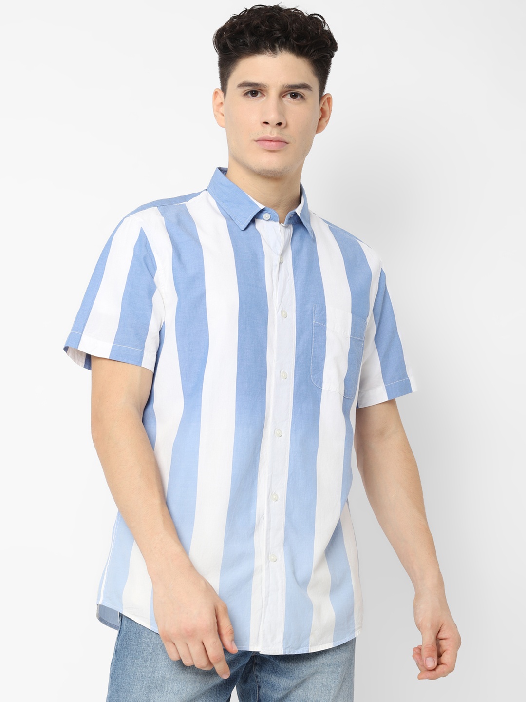 

AMERICAN EAGLE OUTFITTERS Men Blue & White Regular Fit Striped Casual Shirt