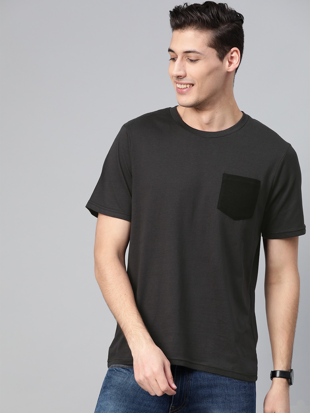 

Mast & Harbour Men Charcoal Grey Solid Round Neck T-shirt