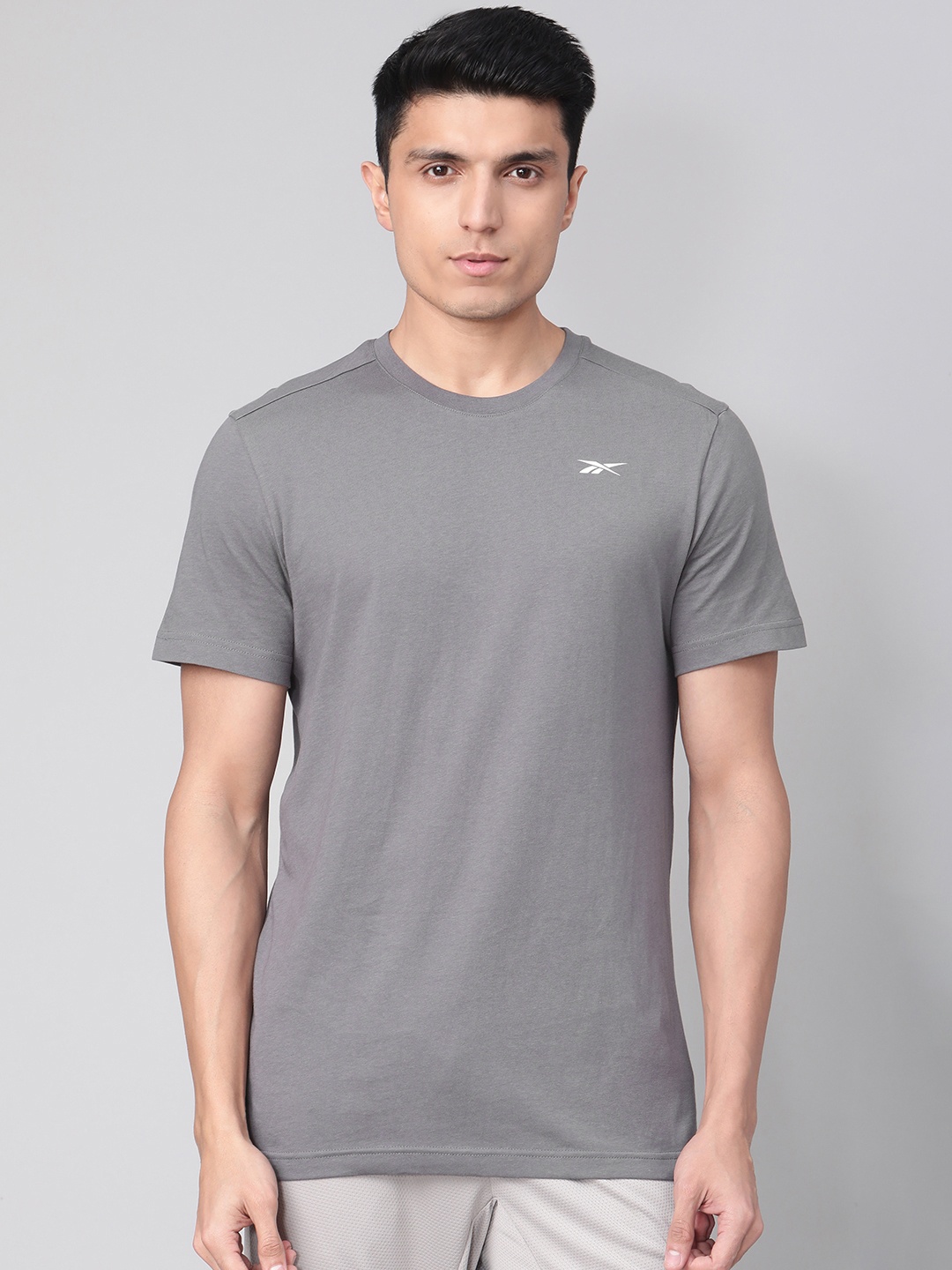 

Reebok Men Charcoal Grey Pure Cotton Slim Fit Solid Training Pure Cotton T-shirt