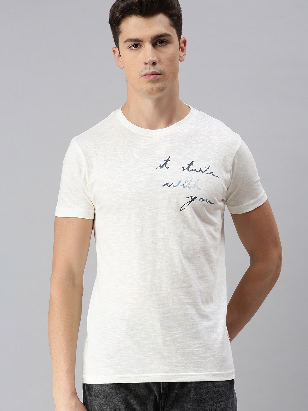 

BEAT LONDON by PEPE JEANS Men Off-White Printed Slim Fit Round Neck Pure Cotton T-shirt