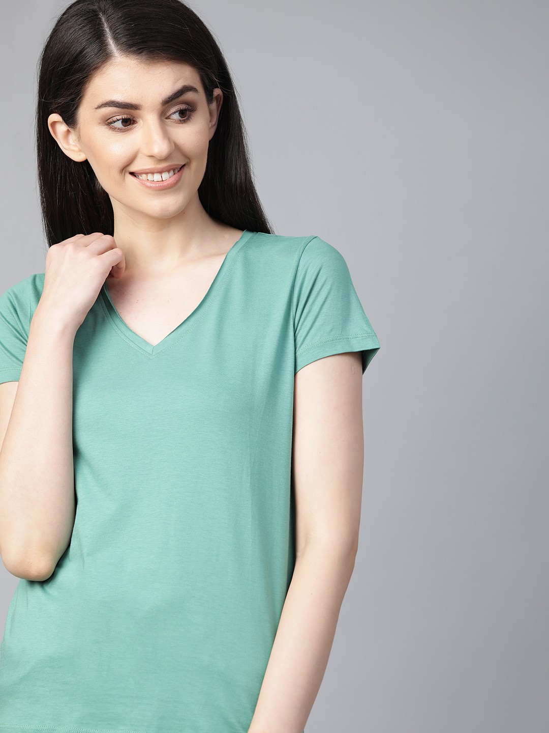 

Mast & Harbour Women Green Solid V-Neck T-shirt