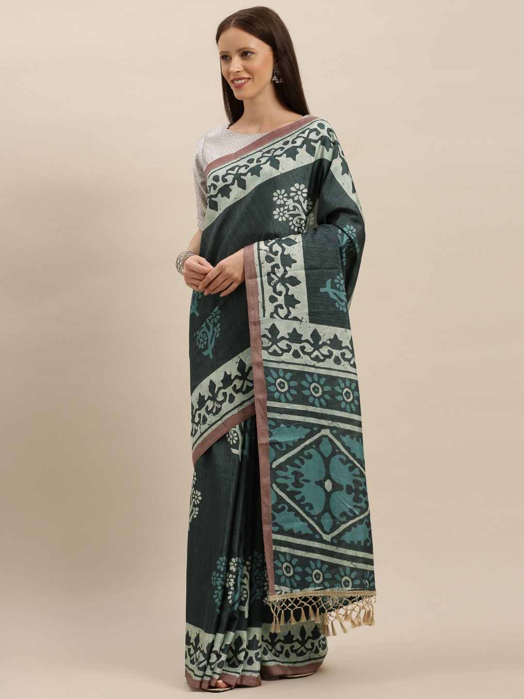 

VASTRANAND Grey & Blue Linen Blend Printed Bagru Saree