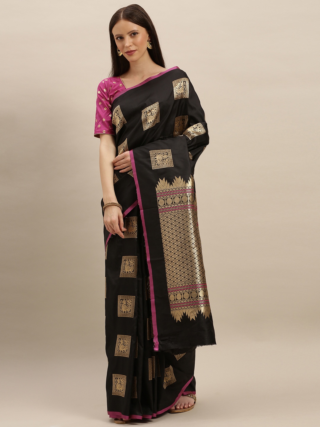 

VASTRANAND Black & Gold-Toned Silk Blend Woven Design Kanjeevaram Saree