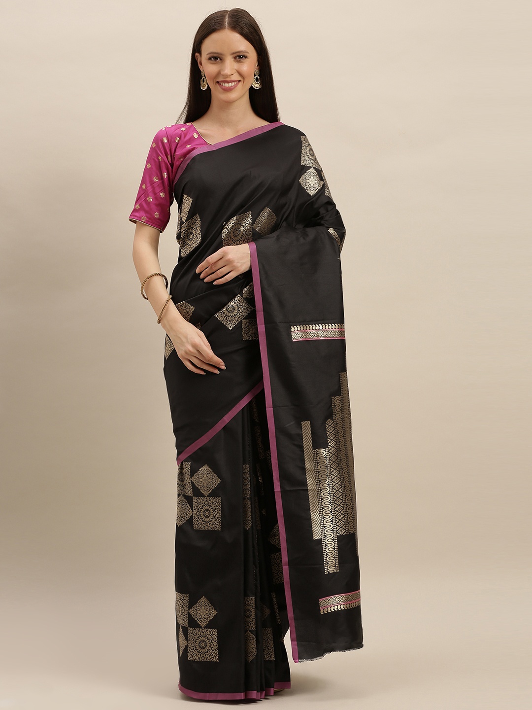 

VASTRANAND Black & Gold-Toned Silk Blend Woven Design Kanjeevaram Saree