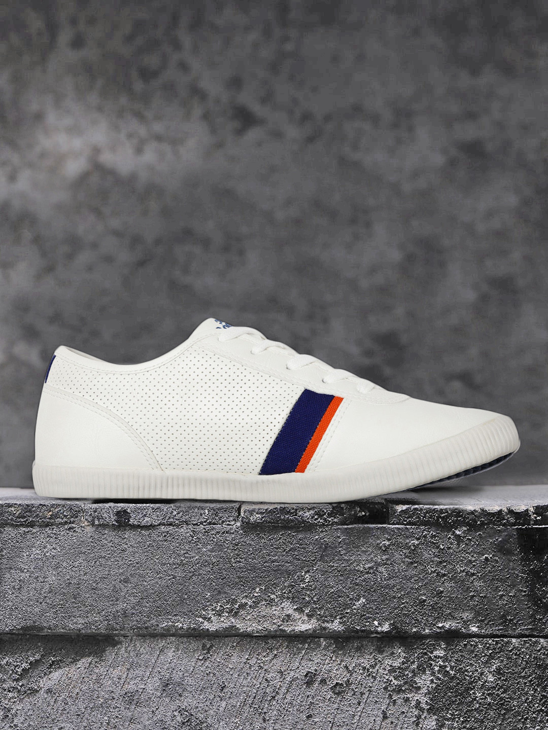 

Roadster Men White Solid Sneakers