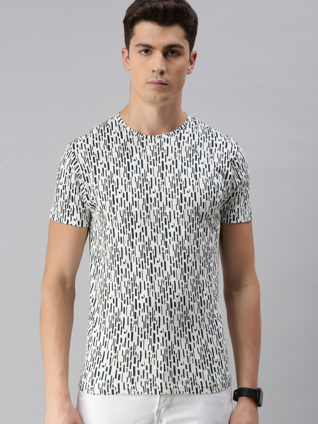 

BEAT LONDON by PEPE JEANS Men White & Teal Blue Printed Slim Fit Round Neck T-shirt