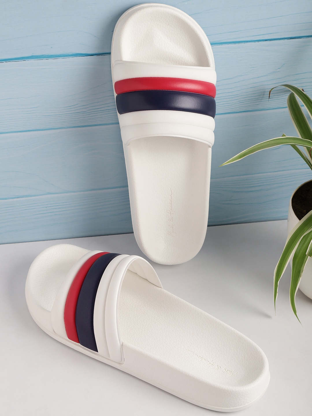 

Mast & Harbour Men White Striped Sliders