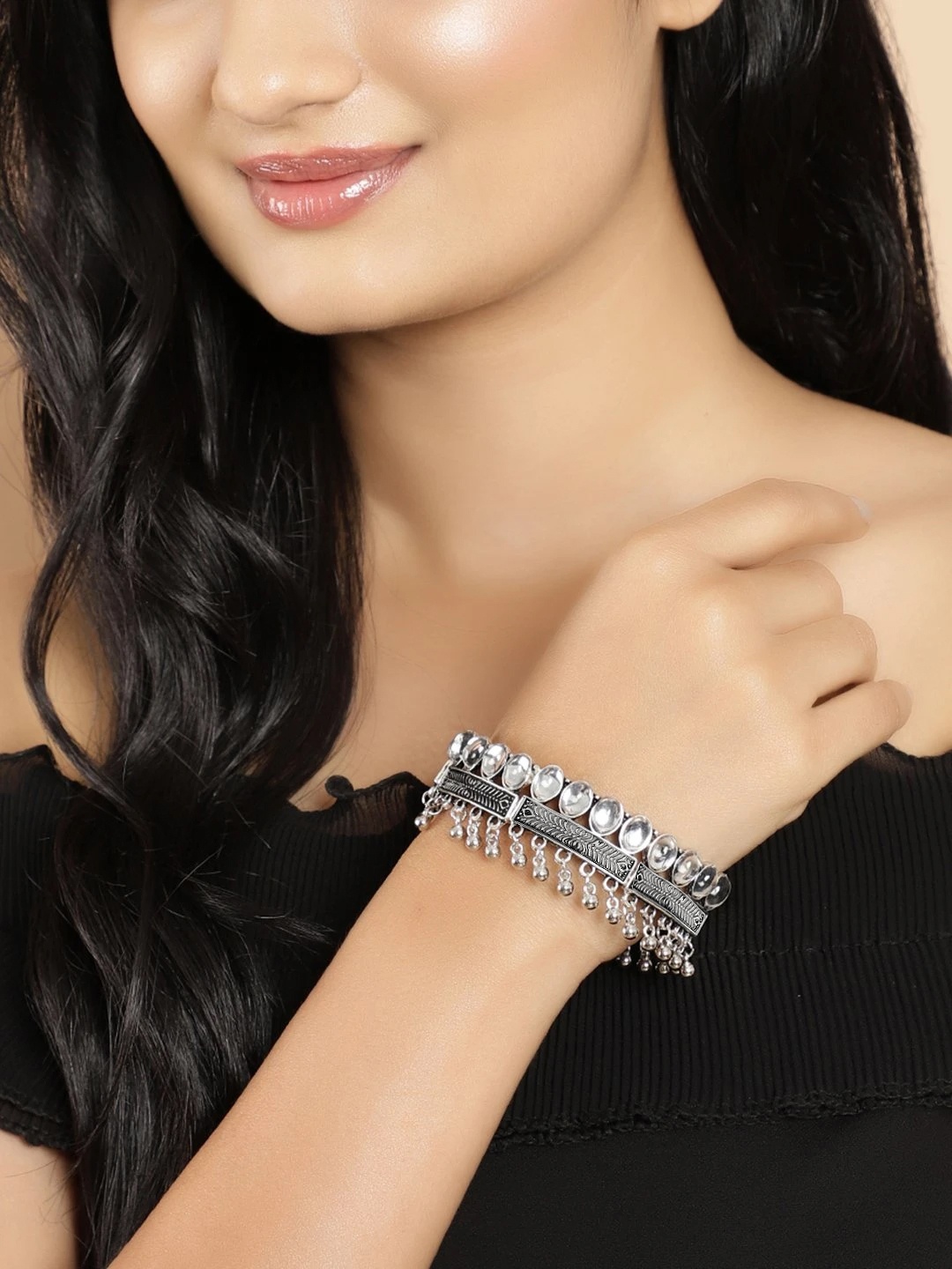 

Rubans Women Silver-Plated Oxidised Elasticated Bracelet