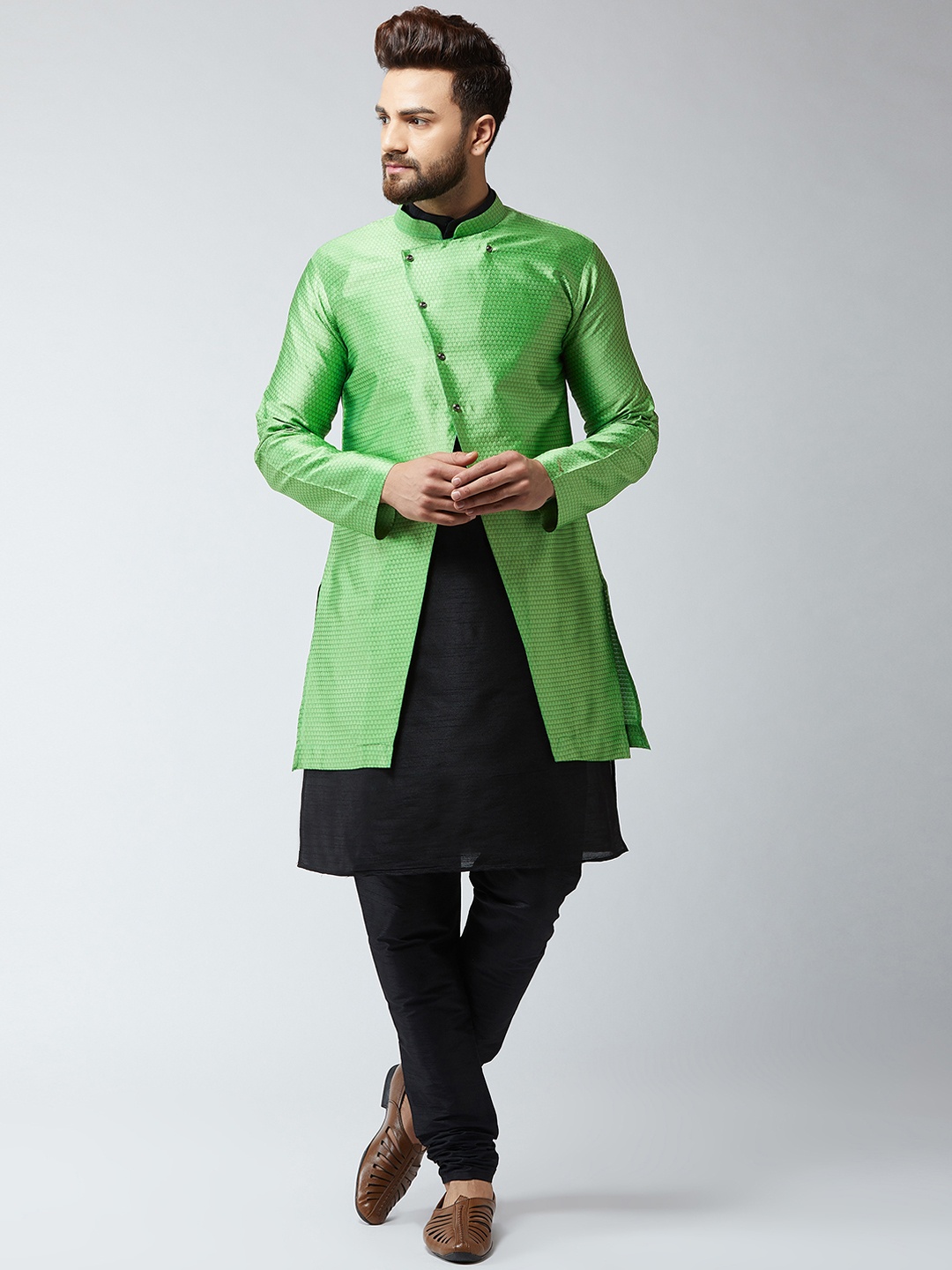 

SOJANYA Men Black & Green Solid Sherwani Set