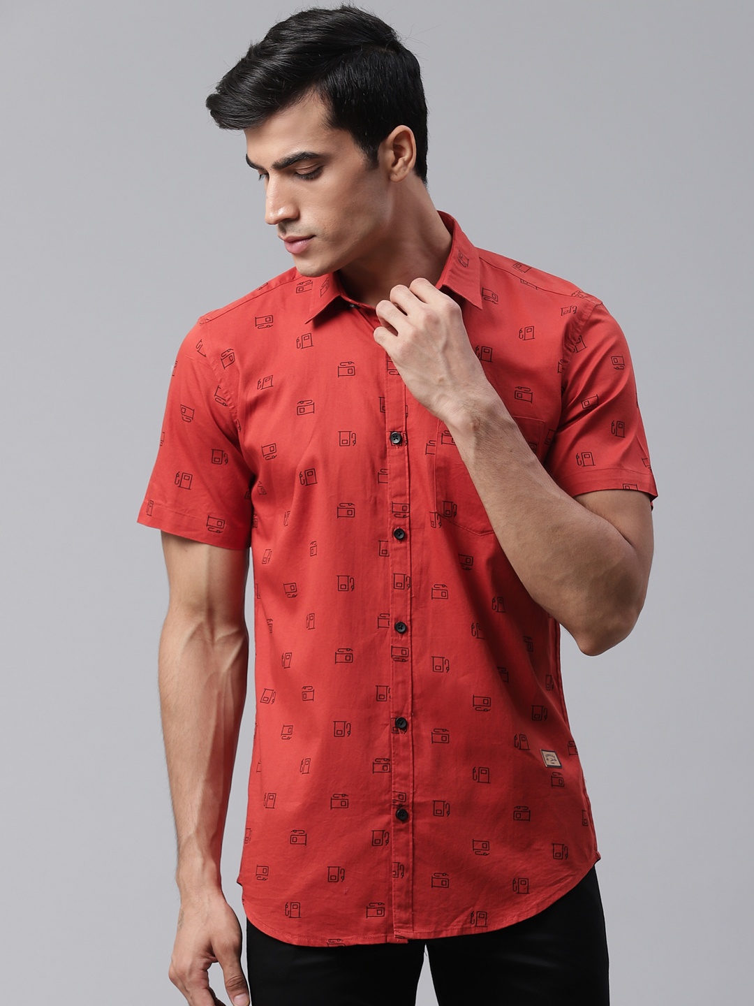 

DENNISON Men Rust Red & Black Comfort Slim Fit Conversational Print Casual Shirt