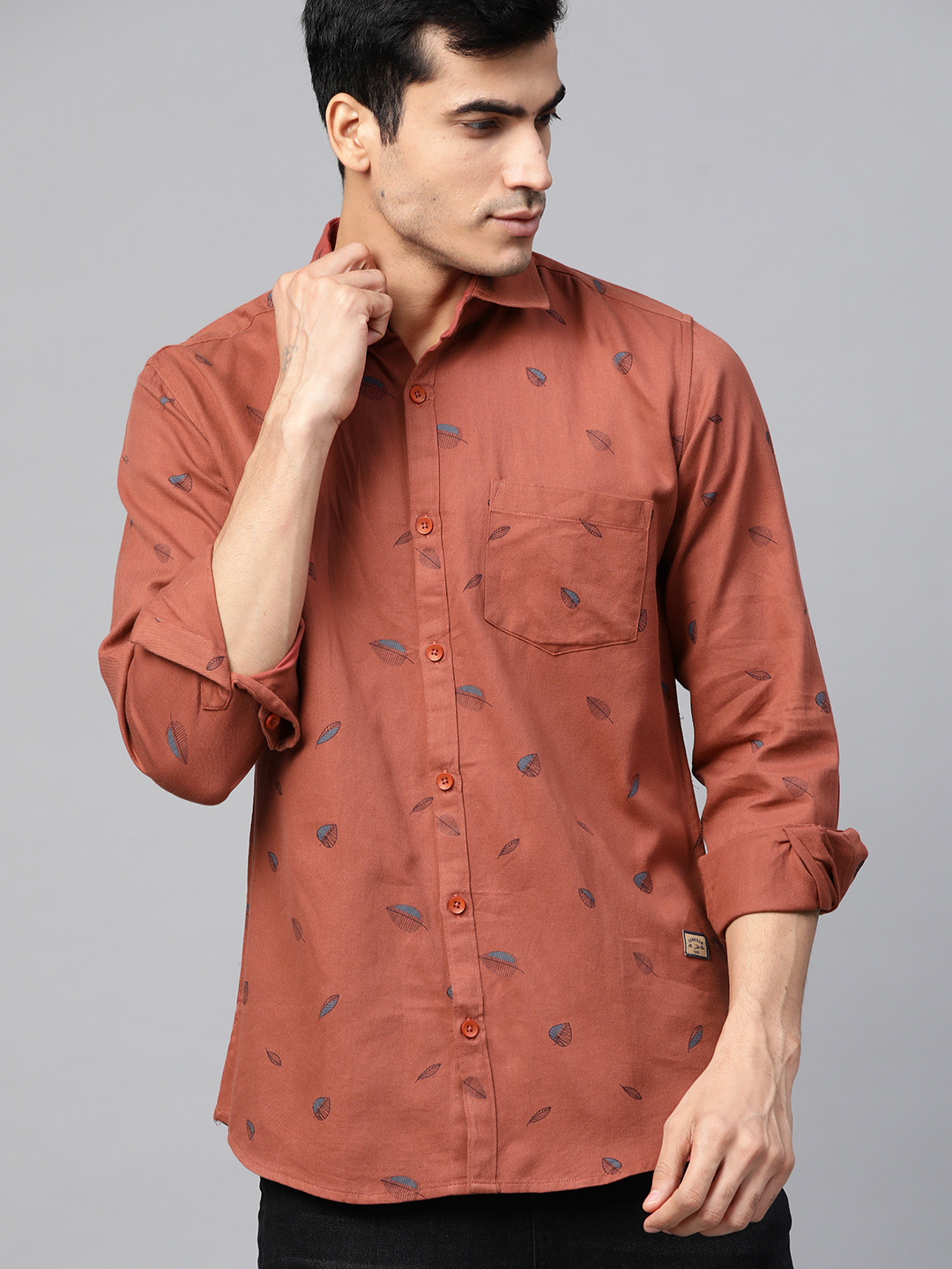 

DENNISON Men Rust Brown & Black Comfort Slim Fit Leaf Print Casual Shirt