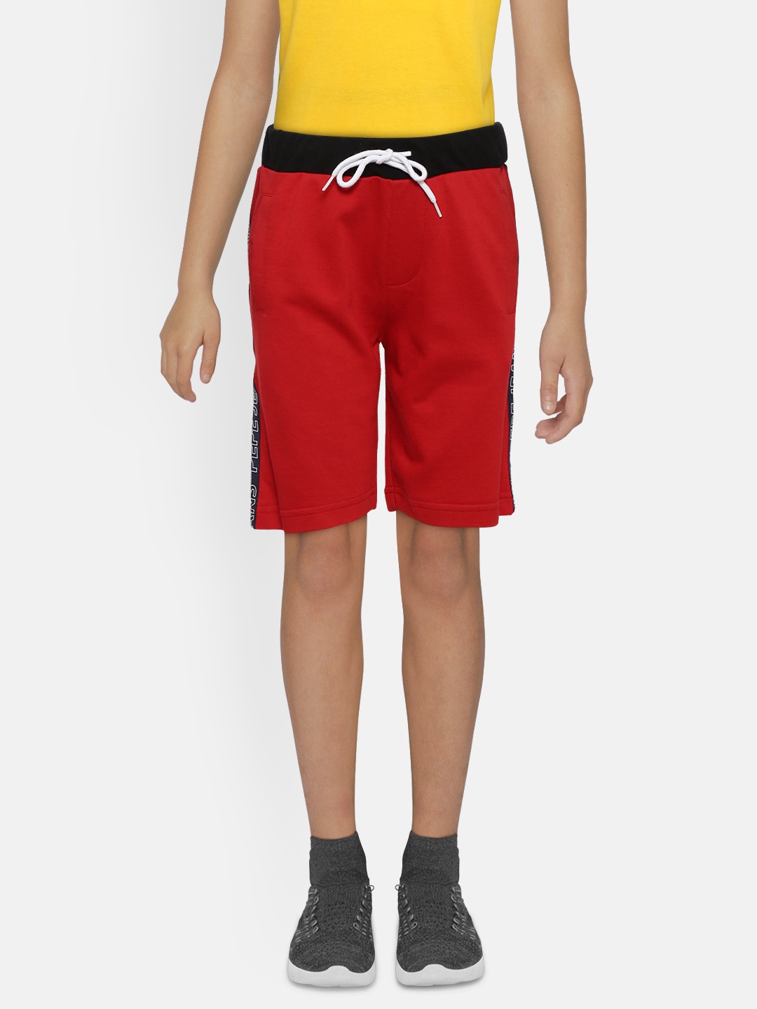 

Pepe Jeans Boys Red Solid Regular Fit Shorts
