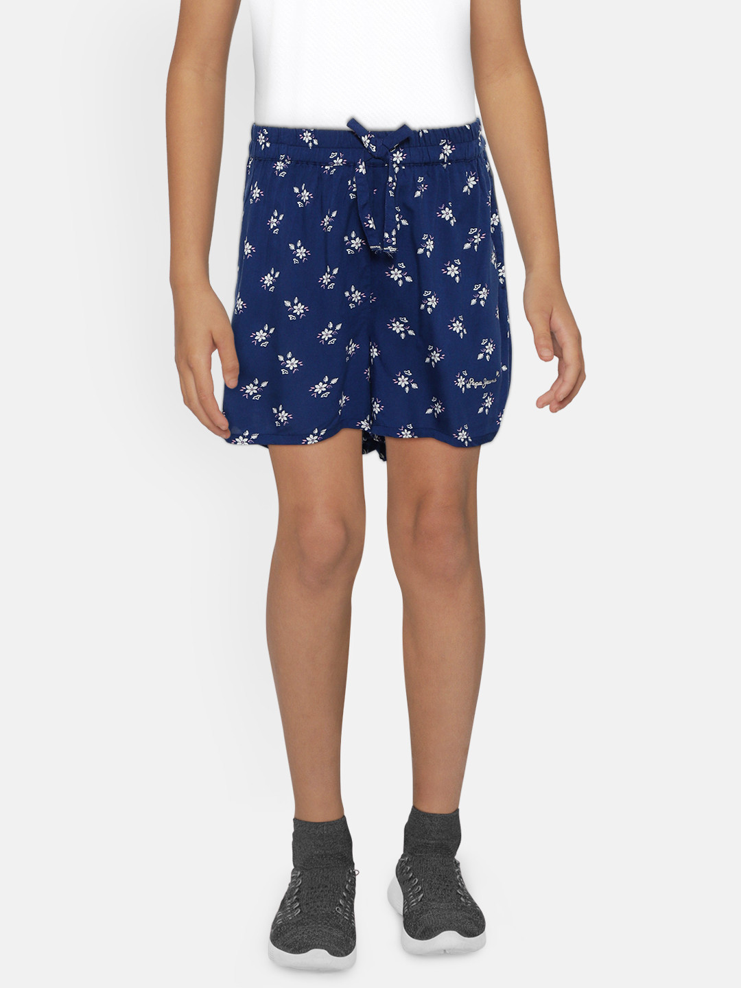

Pepe Jeans Boys Navy Blue & White Floral Print Regular Fit Shorts