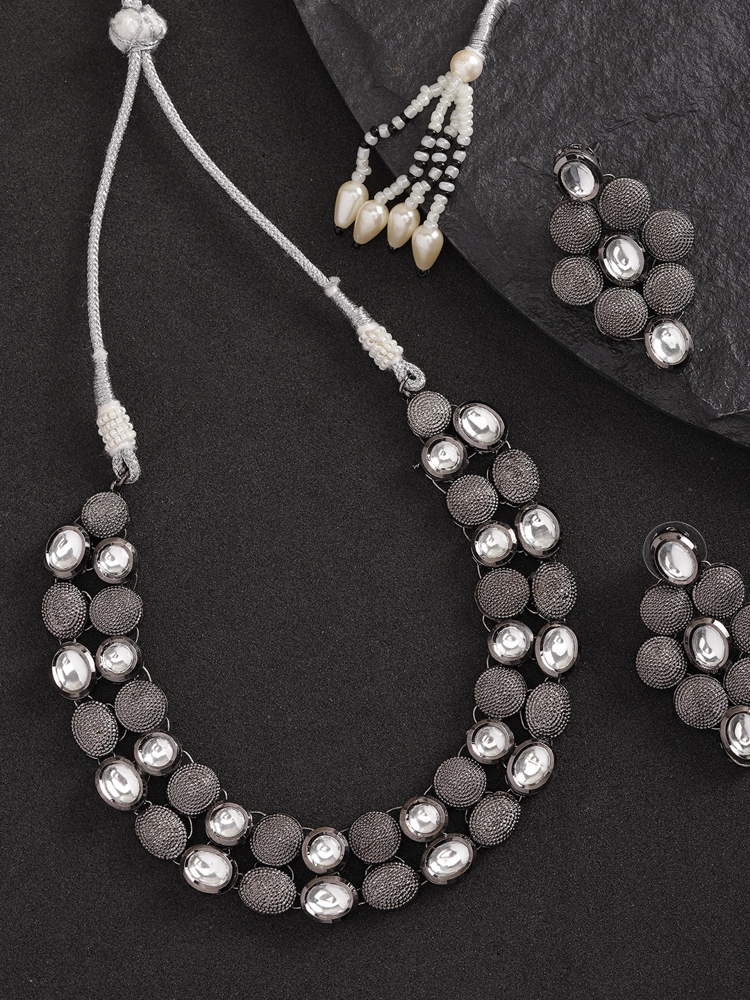 

Priyaasi Gunmetal-Toned Rhodium-Plated Kundan-Studded Handcrafted Jewellery Set, Metallic