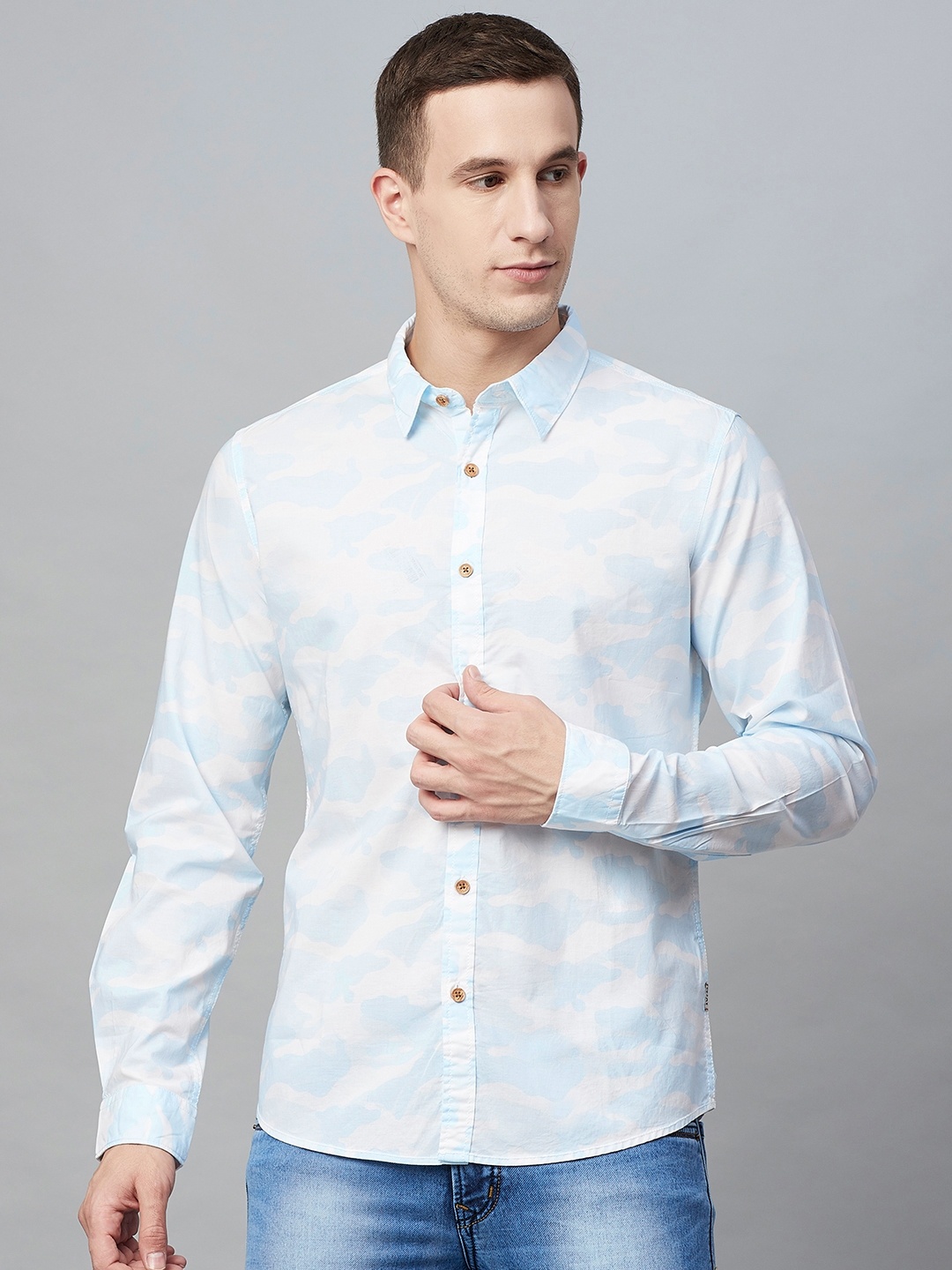 

BEAT LONDON by PEPE JEANS Men Blue & White Slim Fit Printed Casual Shirt