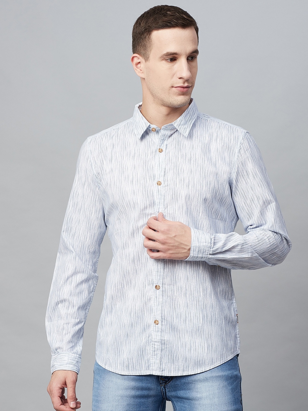 

BEAT LONDON by PEPE JEANS Men White & Blue Slim Fit Self Design Casual Shirt